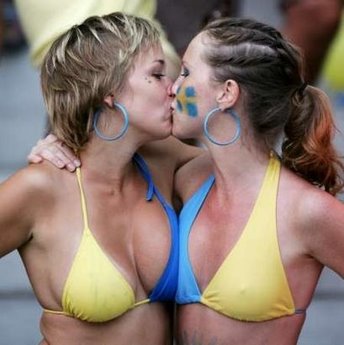 <img:stuff/fun/sweden kiss.jpg>